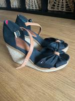 Tommy Hilfiger - Sandale mit Keilabsatz Köln - Porz Vorschau