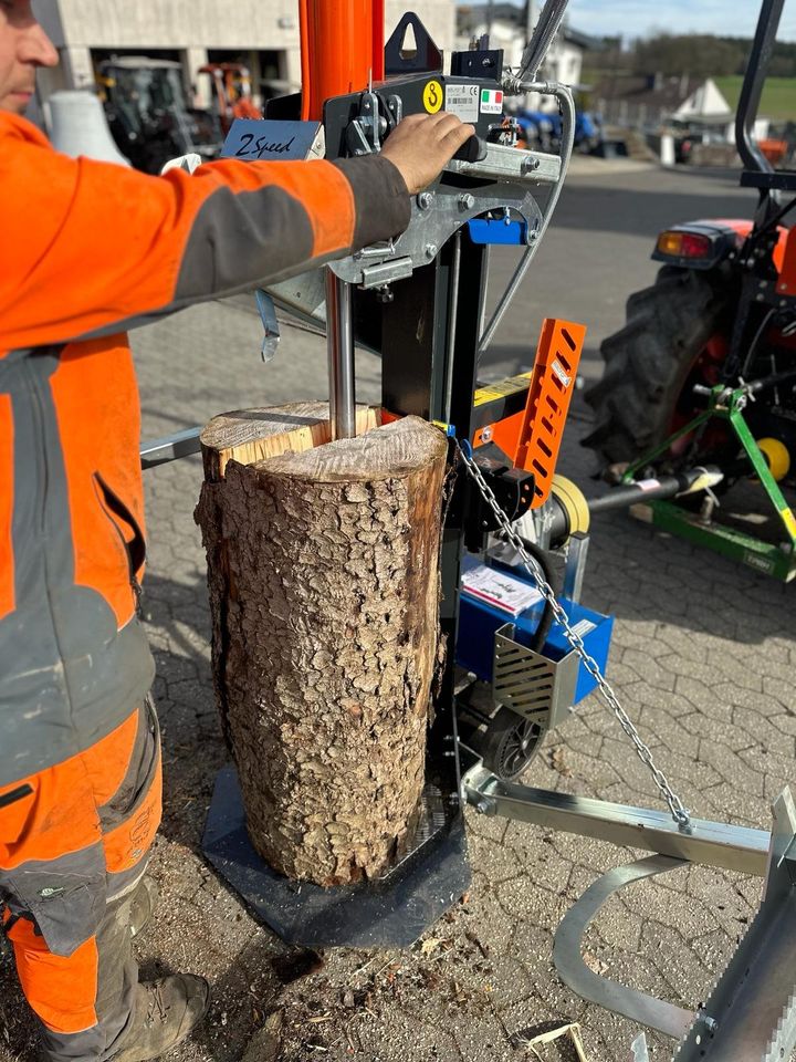 Balfor Holzspalter 16 Tonnen - Verfügbar für Traktor in Brockscheid