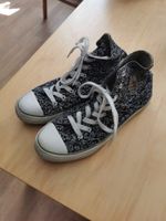 Chucks Gr. 42 von Capwave mit Totenköpfen Berlin - Lichtenberg Vorschau