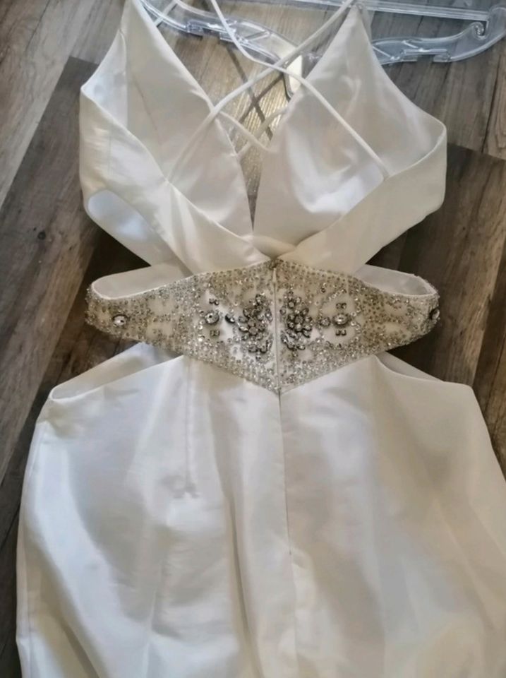 UNGETRAGENES Hochzeitskleid in Augustdorf
