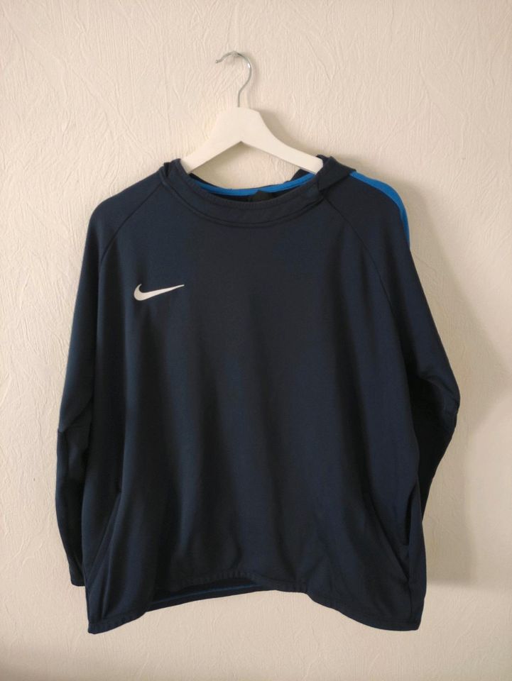 Nike Pullover in Borken