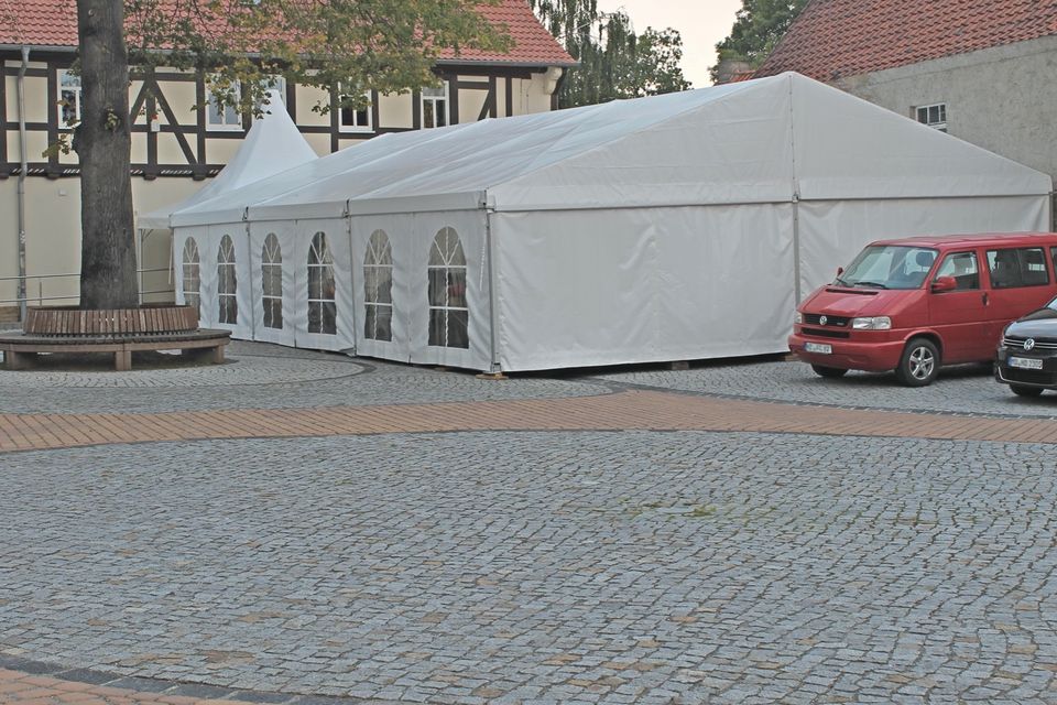 Festzelt Five 10x20m komplett mit Planen und Kassettenfußboden in Gröningen