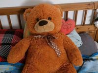 Ca. 1m  großer Teddybär, unbekuschelt, sucht liebevolles Heim Niedersachsen - Peine Vorschau