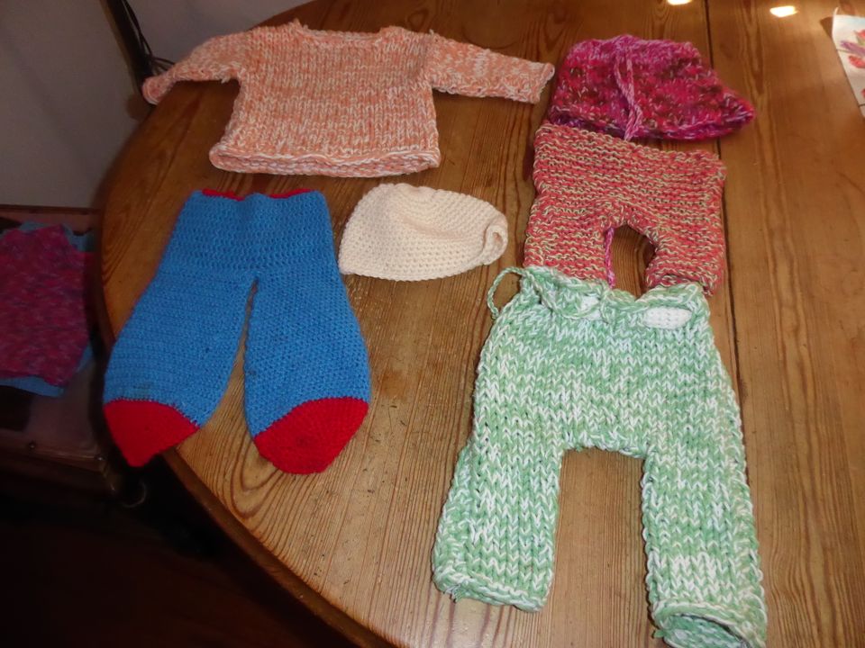 Ältere Puppenkleidung auch für Babys in Wiesentheid