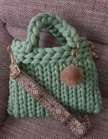 Grobstricktasche Tote-Bag in der Farbe "pear" mit Gurt + Bommel Niedersachsen - Verden Vorschau