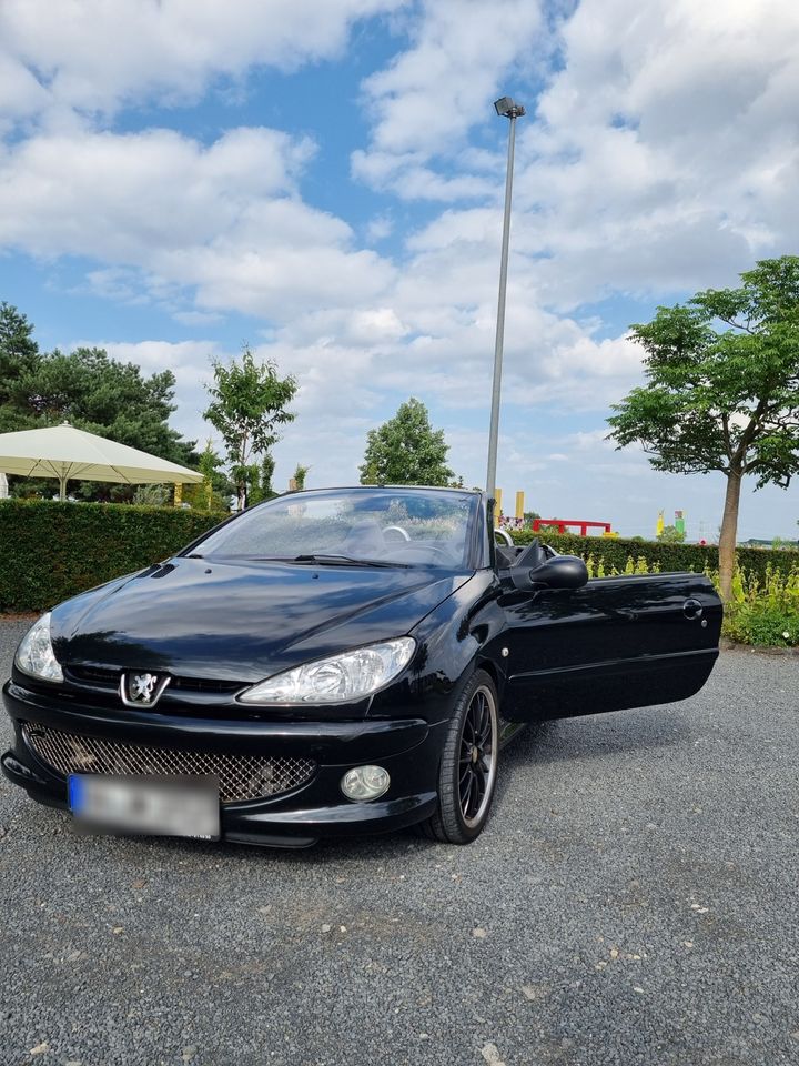 Peugeot 206 CC Cabrio, TÜV 03/25, schwarz in Sankt Augustin