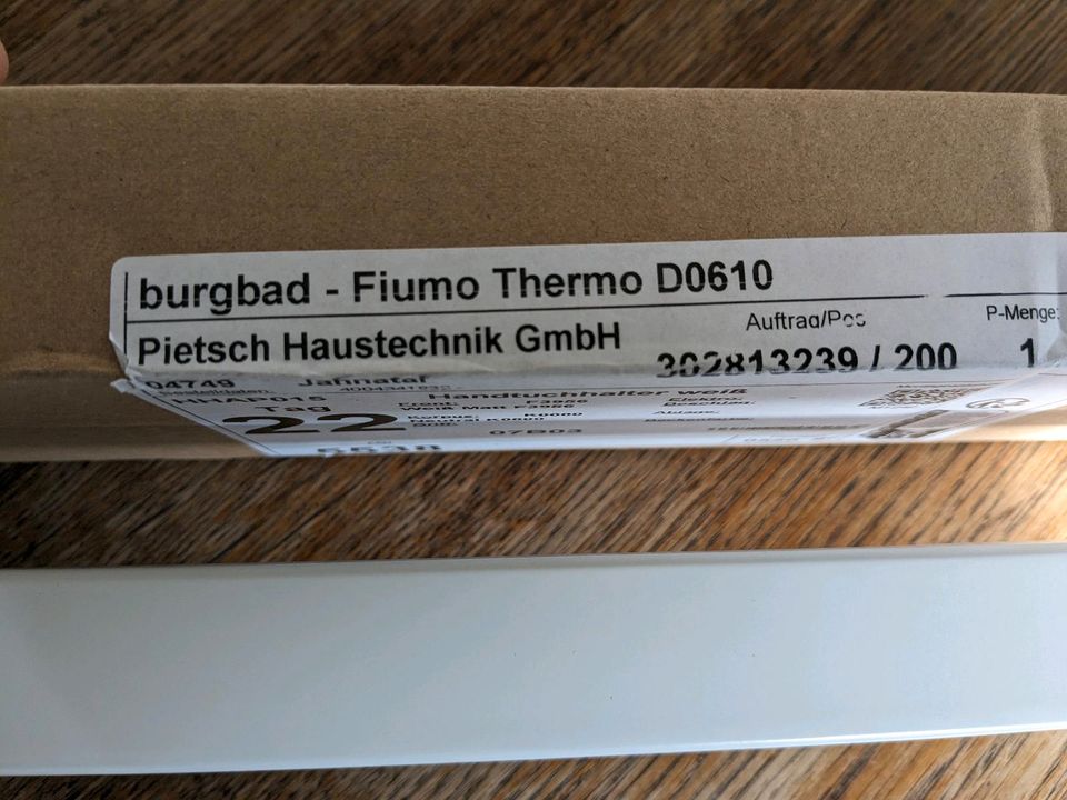 BURGBAD Fiumo Handtuchhalter Weiß Neu für Waschtischunterschränke in Leipzig