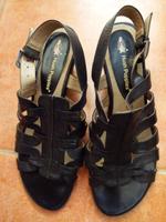 Hush Puppies Leder Sandale 38 Damen Absatz Riemchen Schuhe schw. Berlin - Köpenick Vorschau
