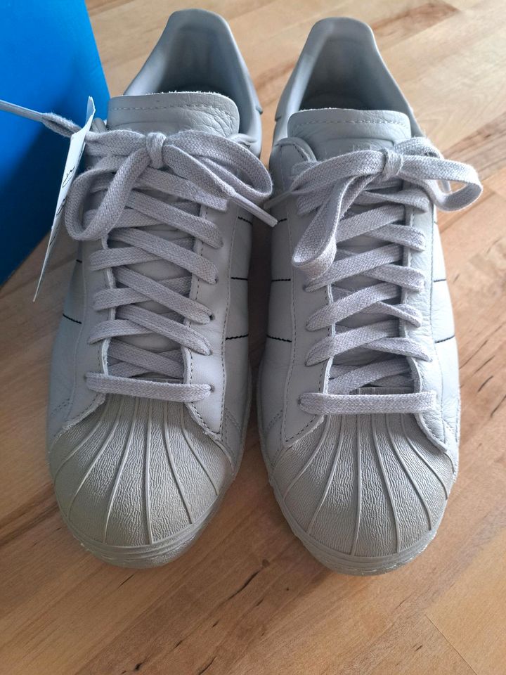 Neu adidas superstar 80s grau leder 41 1/3 in Blaichach