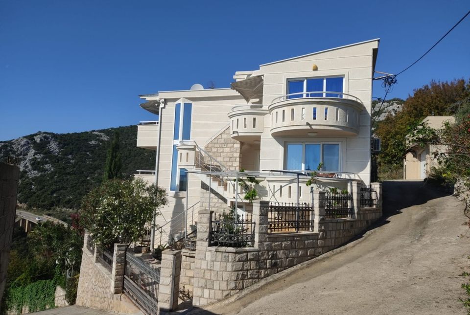 DEINE TRAUMIMMOBILIE IN MONTENEGRO! Egal ob Haus, Wohnung, Villa oder ein Investment! in Reichshof