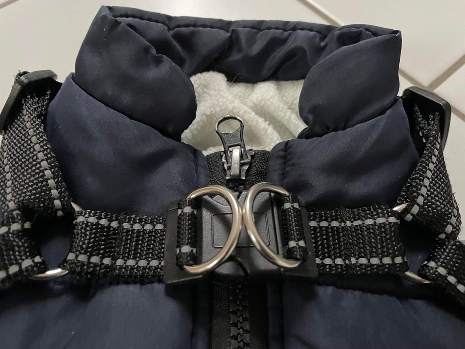 1x Hundejacke Hundemantel Wintermantel für kleine Hunde Gr. M in Ludwigsfelde