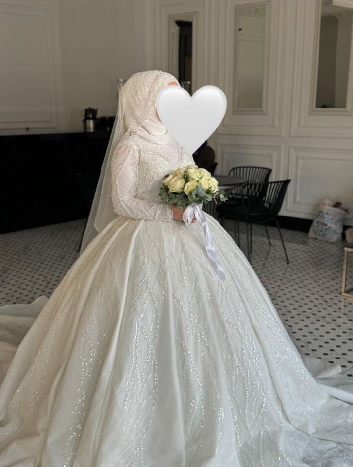 Wunderschönes Brautkleid mit Schleier in Oldenburg