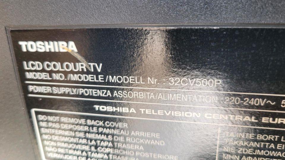 Toshiba lcd flatscreen tv fernseher typ 32cv500p in Callbach