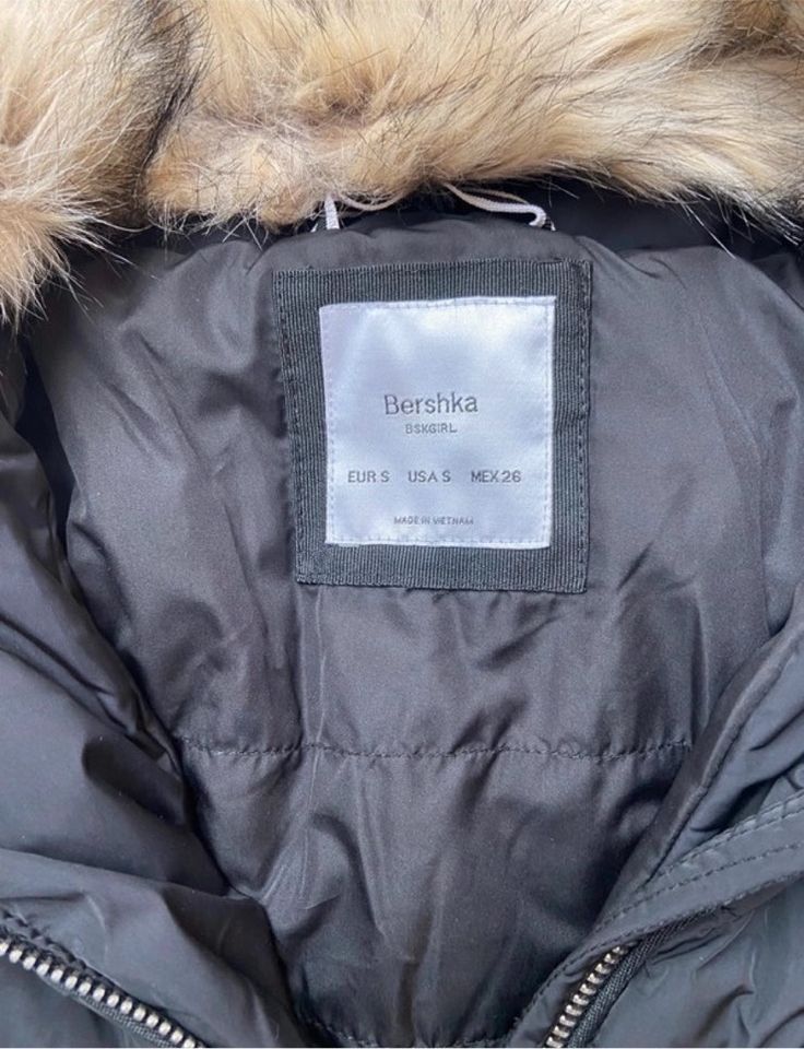 Schöne Winterjacke Bershka in Frankfurt am Main