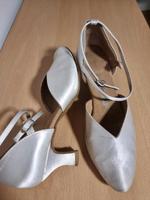 Tanzschuhe Diamant Größe 7 weiß Satin Absatz 5-6cm Brautschuhe Baden-Württemberg - Altdorf Nürtingen Vorschau