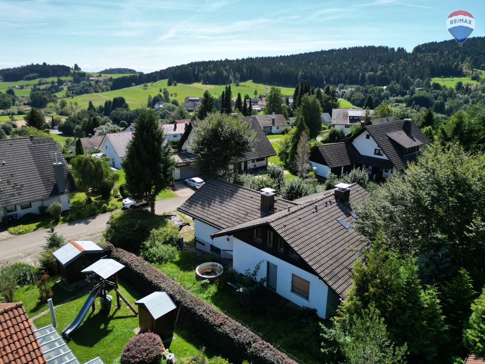 Schön  gelegenes  EFH im Grünen  mit Schwimm- bad und viel Potenzial zum Traumhaus! in Herrischried