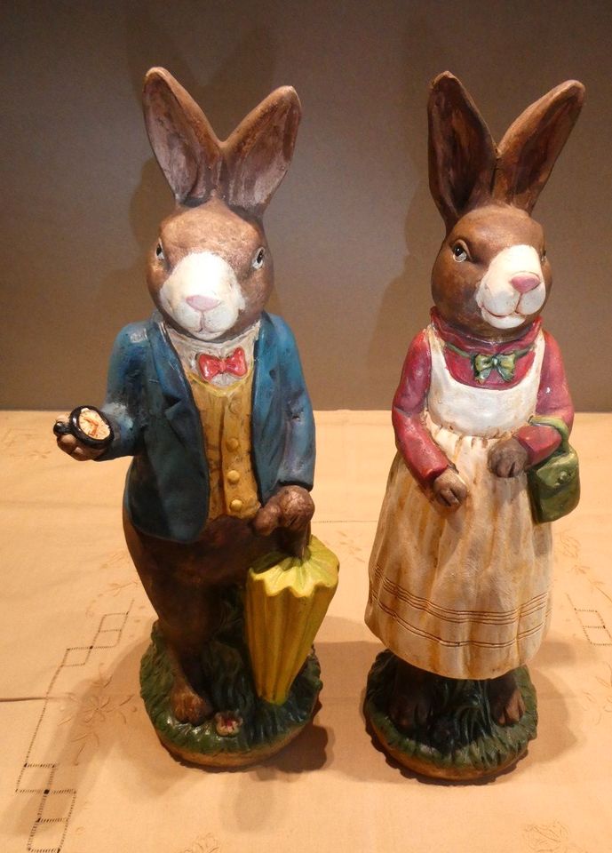 2 große, ältere Osterhasen Figuren - Keramik - handbemalt in Norderstedt