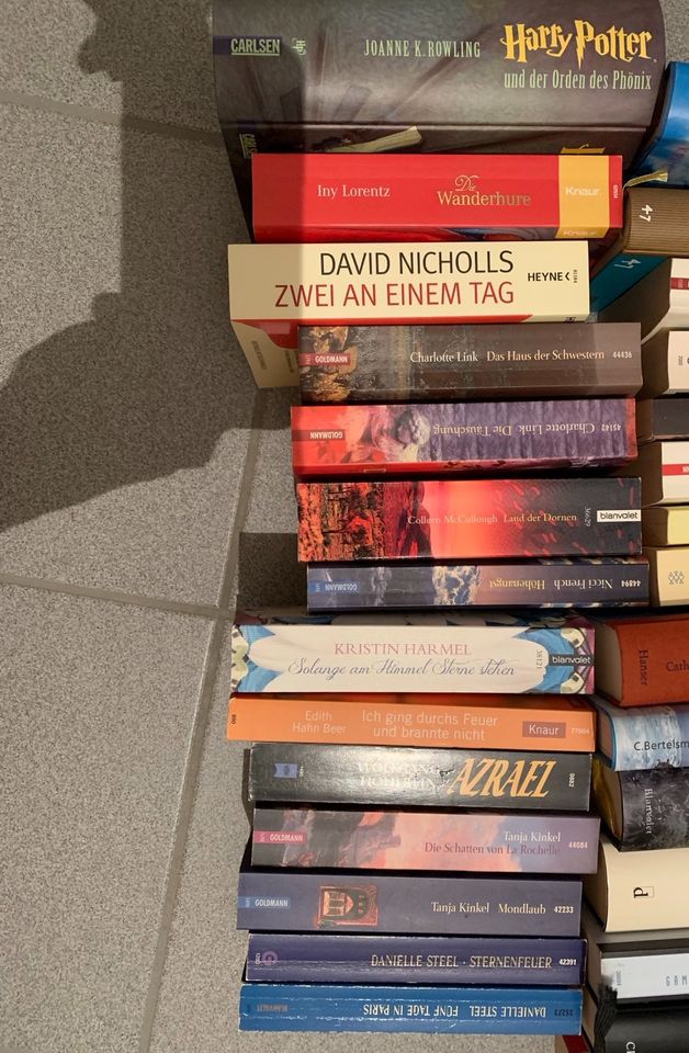 Büchersammlung 66 Taschenbücher u Hardcover Romane in Kronau