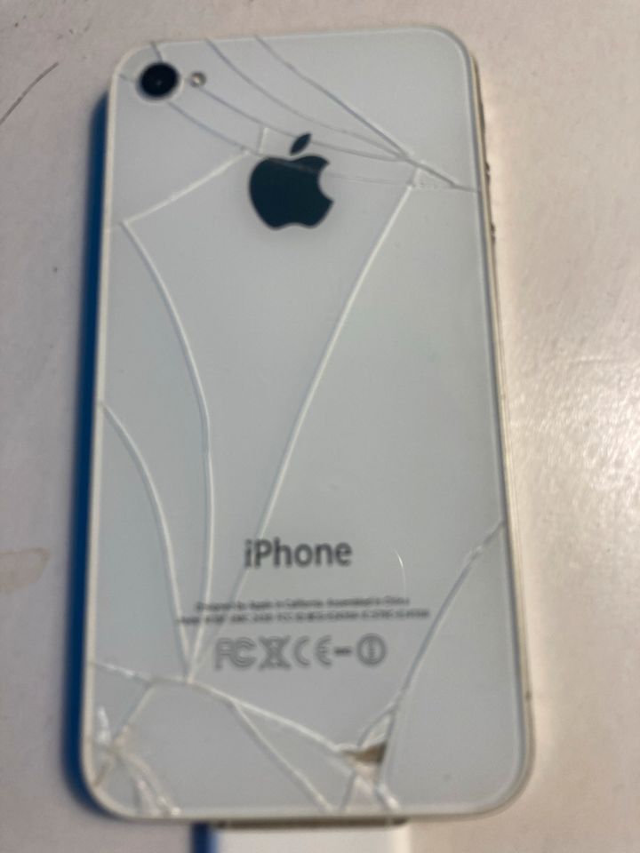 iPhone 4S weiß Glasbruch 32 GB in Blumenthal 