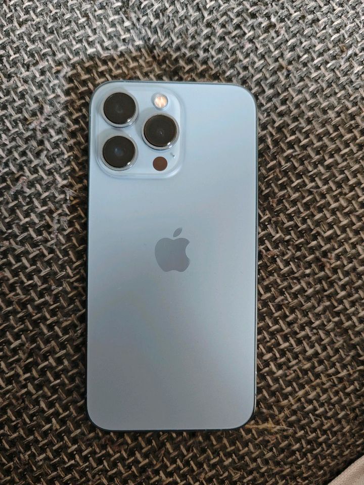 iPhone 13 pro Sierra blue in Bergkamen