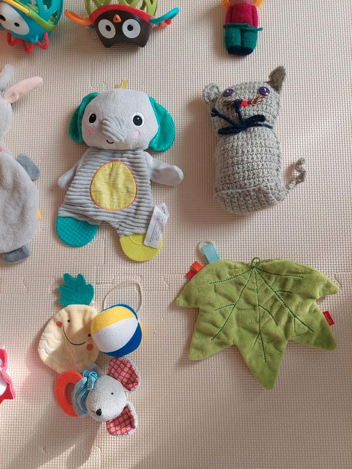 0,50 bis 3Eur Kuscheltiere Schmusetücher Babyspielzeug gehäkelt in Berlin