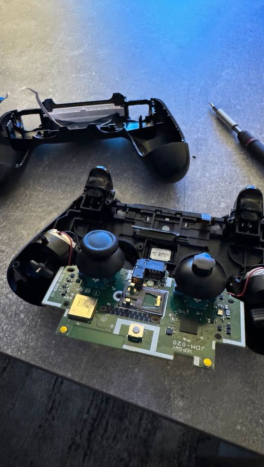 Sony PlayStation 4/5 Pro Reinigung Wärmeleitpaste Controller HDMI in Wiesbaden