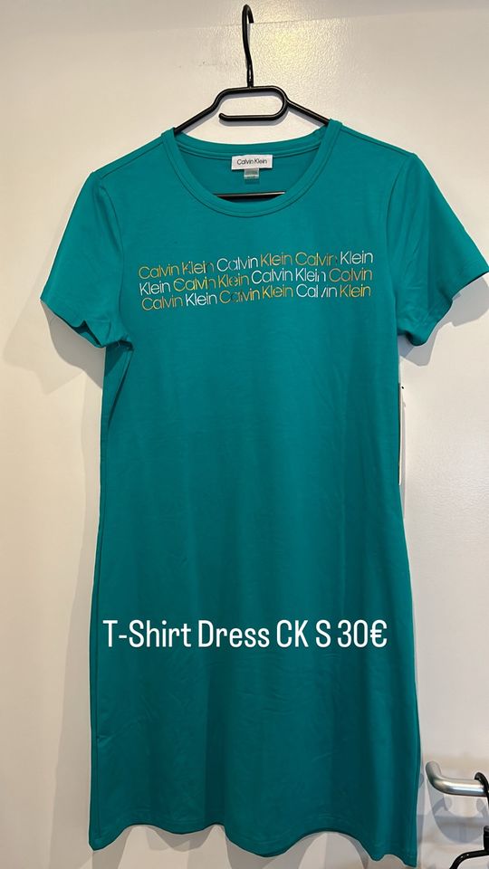 T-Shirt Kleid CK S in Augsburg