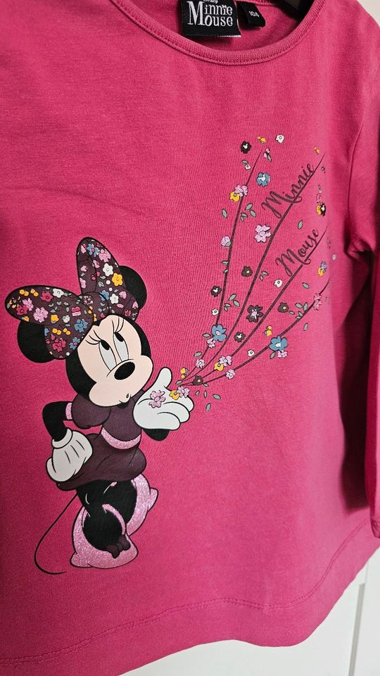 süßes Langarmshirt mit Minnie Mouse - Größe 104 in Bonn