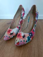 Florale Pumps Größe 39 NEU Niedersachsen - Gifhorn Vorschau