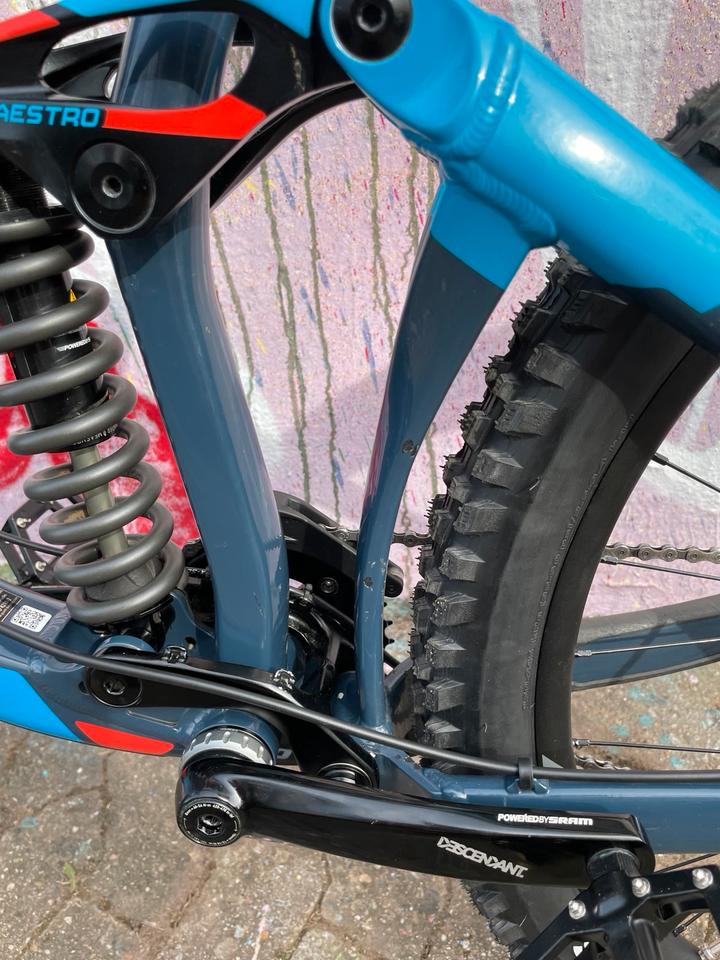 Giant Glory L Mullet 29/27,5Zoll  FOX Downhill Rad Neuaufbau in Wiesbaden