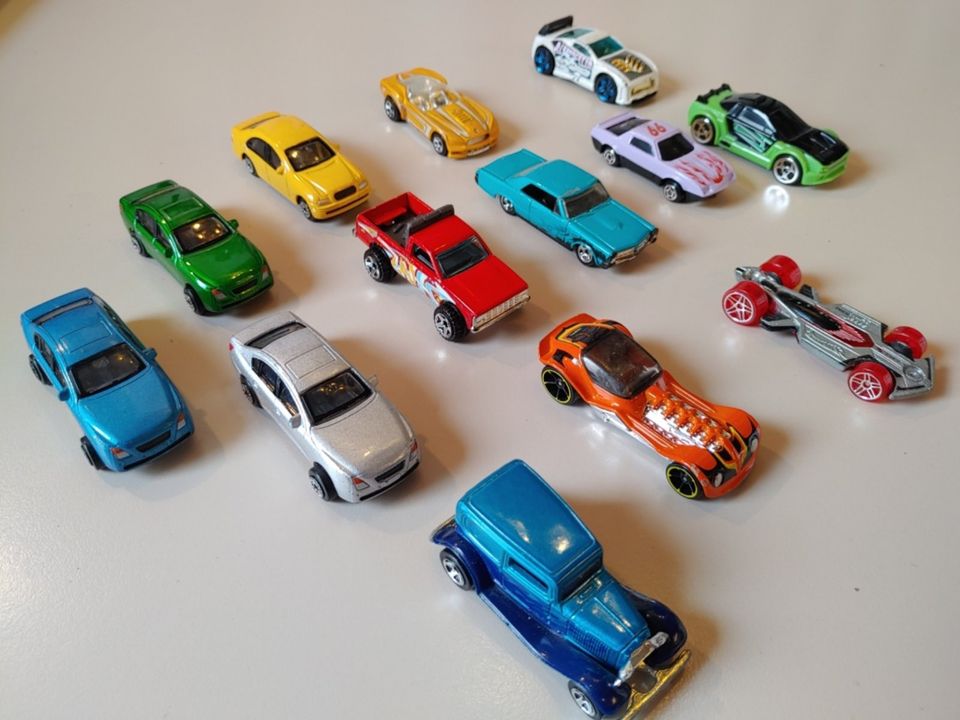 Diverse Spielzeugautos in Grefrath