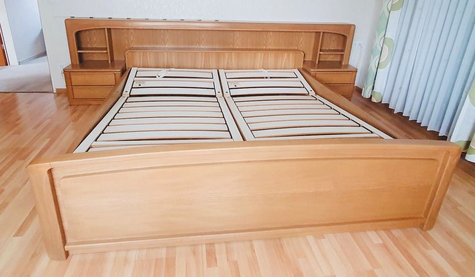 Schlafzimmer - Bett, Schrank und Kommode in Offenau