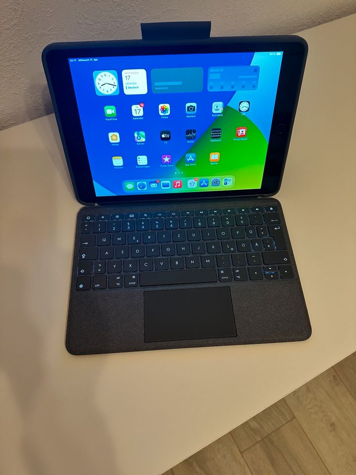 Ipad 7. Generation mit Logitech Combo Touch in Sinzig