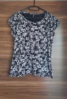 Damen T-Shirt Gr. M mit Blumenmuster fällt größer aus eher L Niedersachsen - Peine Vorschau