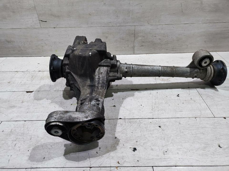 Touareg V10 TDI Vorderrachsgetriebe Differenzial 0AA409508A in Wiesbaum