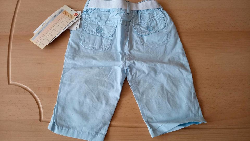 NEUE hellblaue Sommerhose Babyhose Gr. 62 Junge taillenverstellba in Königsbach-Stein 