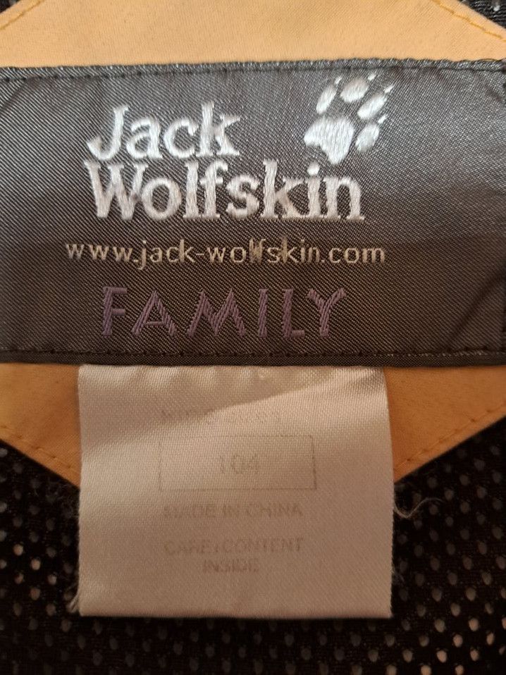 Jacke von Jack Wolfskin Gr. 104 in Flensburg