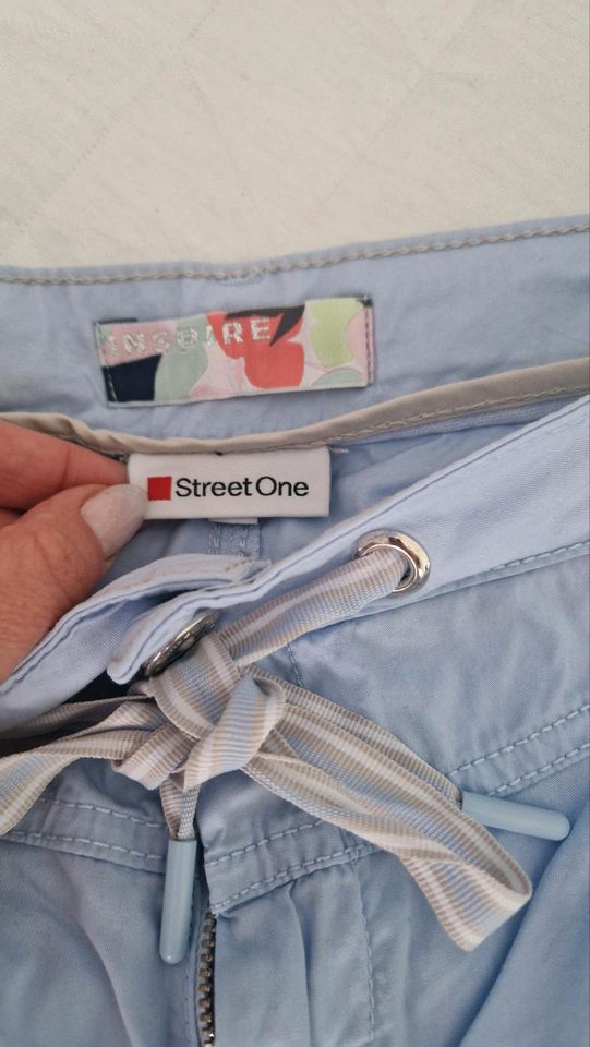 Street One Sommerhose kurz hellblau NEU in Herborn