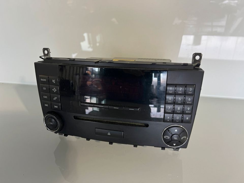 Autoradio A2038700589 Mercedes Benz C-Kl W203 S203 Radio CD in Wilnsdorf