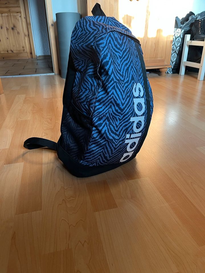 Rucksack von Adidas in Wolnzach