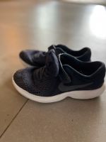 Nike Turnschuhe 34 Sportschuhe Niedersachsen - Seelze Vorschau