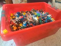 Lego Konvolut, volle Kiste (darunter Playmobil) Nordrhein-Westfalen - Herford Vorschau