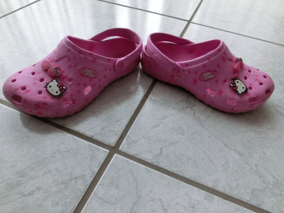 HELLO KITTY/ Badeschuhe 32 + DVDs+ Haarband in Duisburg