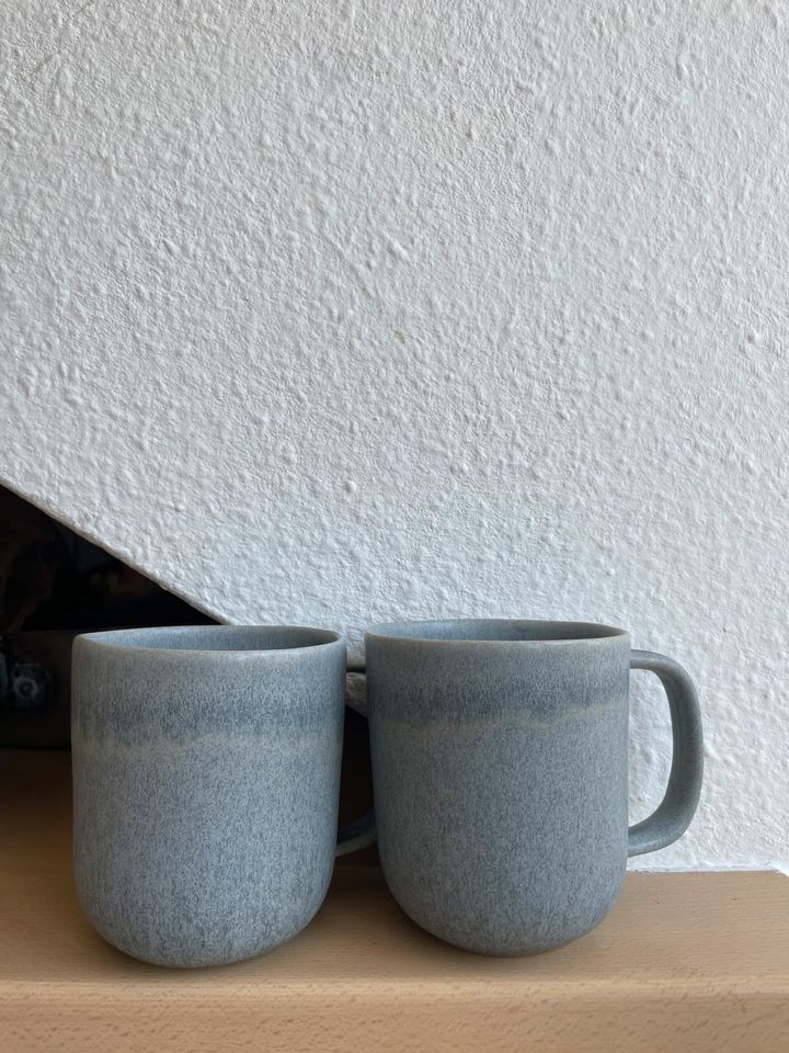 Blaue Keramik-Tassen wie Motel a Miio in Hamburg
