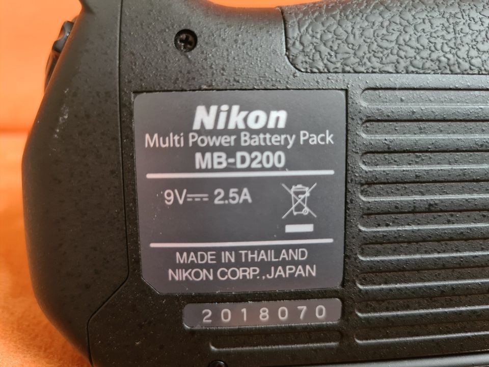 NIKON Multipower Batterypack MB-D200 in Tübingen