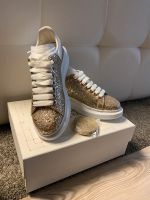 Alexander McQueen Gr. 40 neu ! Gold sand/white Schuhe Sneaker Nordrhein-Westfalen - Dormagen Vorschau