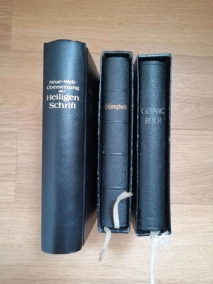 Bibel Neue-Welt-Übersetzung 1986+2 Gesangbücher 1956 in Pfullingen