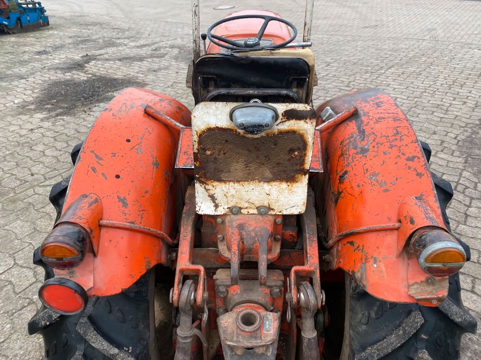 Renault Weinbergschlepper Schmalspurtrecker Traktor Schlepper in Wagenfeld