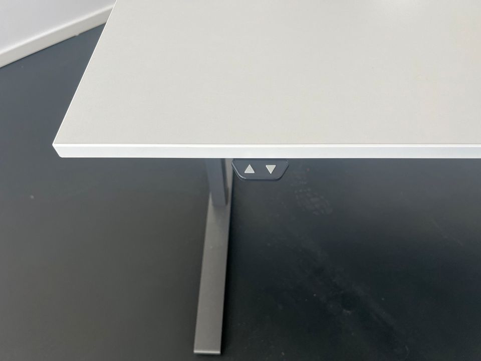 Schreibtisch elektrisch höhenverstellbar Bürotisch in Berlin