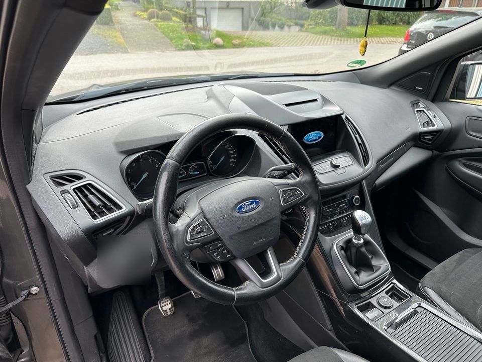 Ford Kuga ST-Line in Pattensen